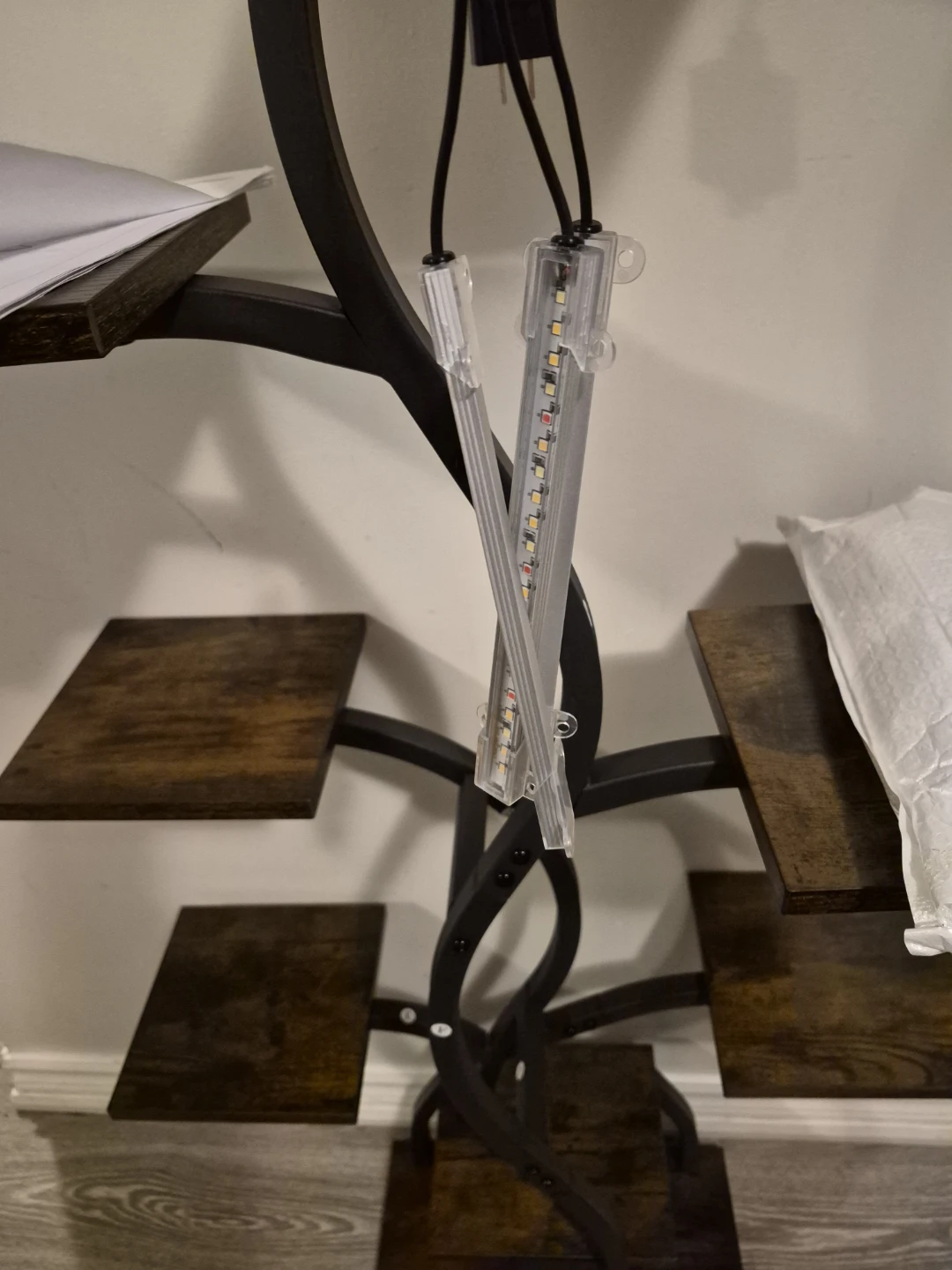 Plant stand with LED grow lights - photo 2