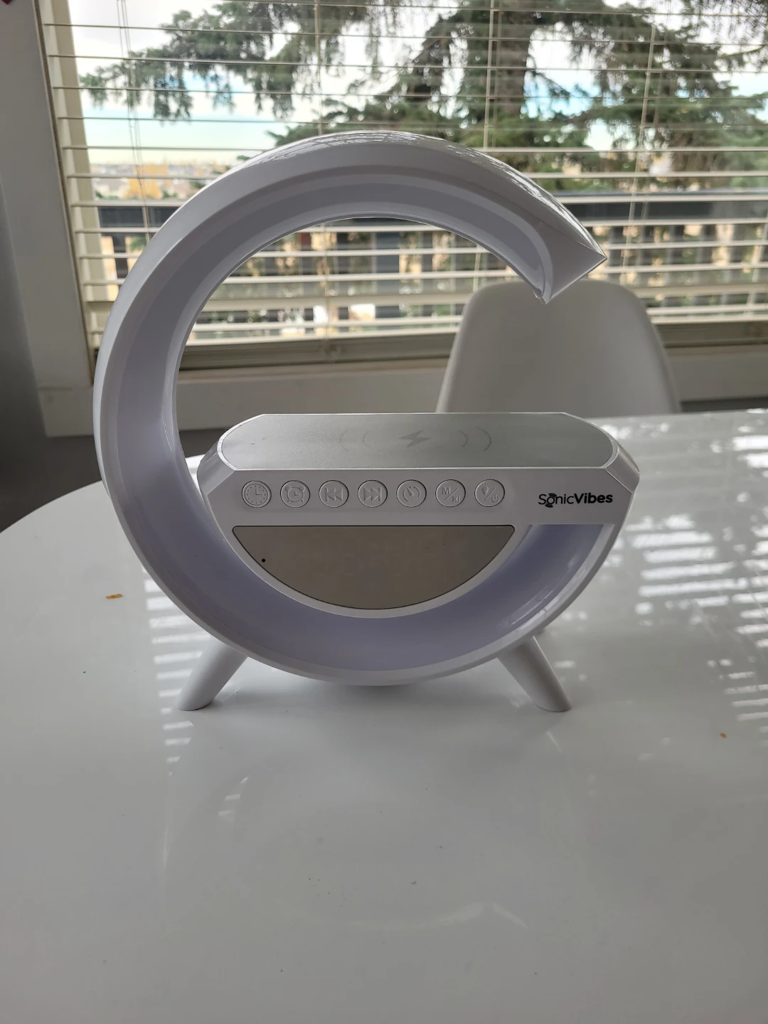 SonicVibes G-Shape Lamp with Wireless Charger