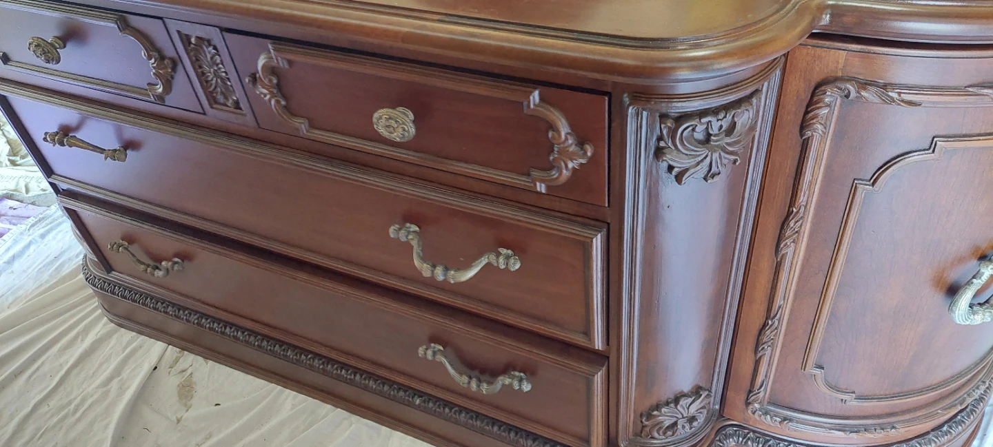 Traditional Ornate Wooden China Cabinet - photo 4