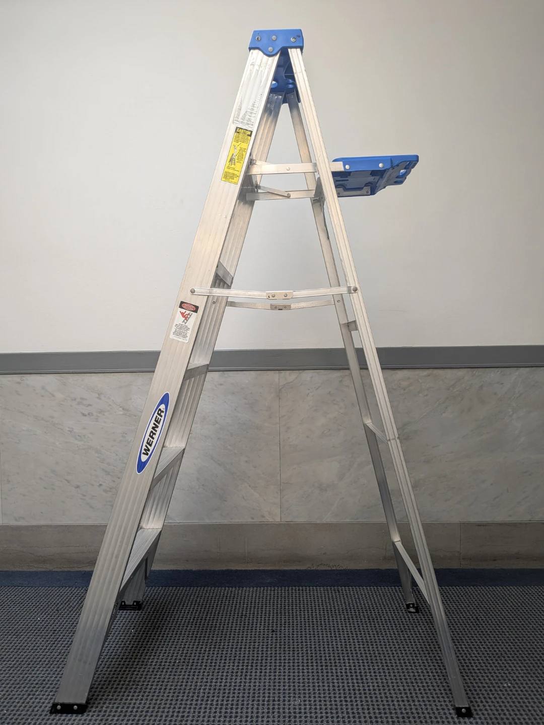 Werner 6-Ft Aluminum Step Ladder (250 lb) - photo 4