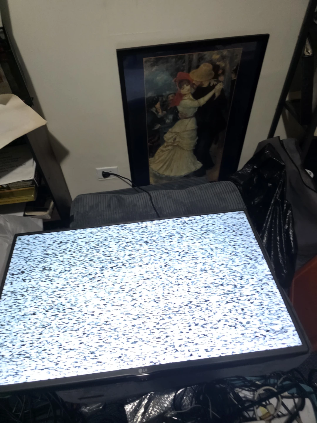 42" LG LED TV - photo 2