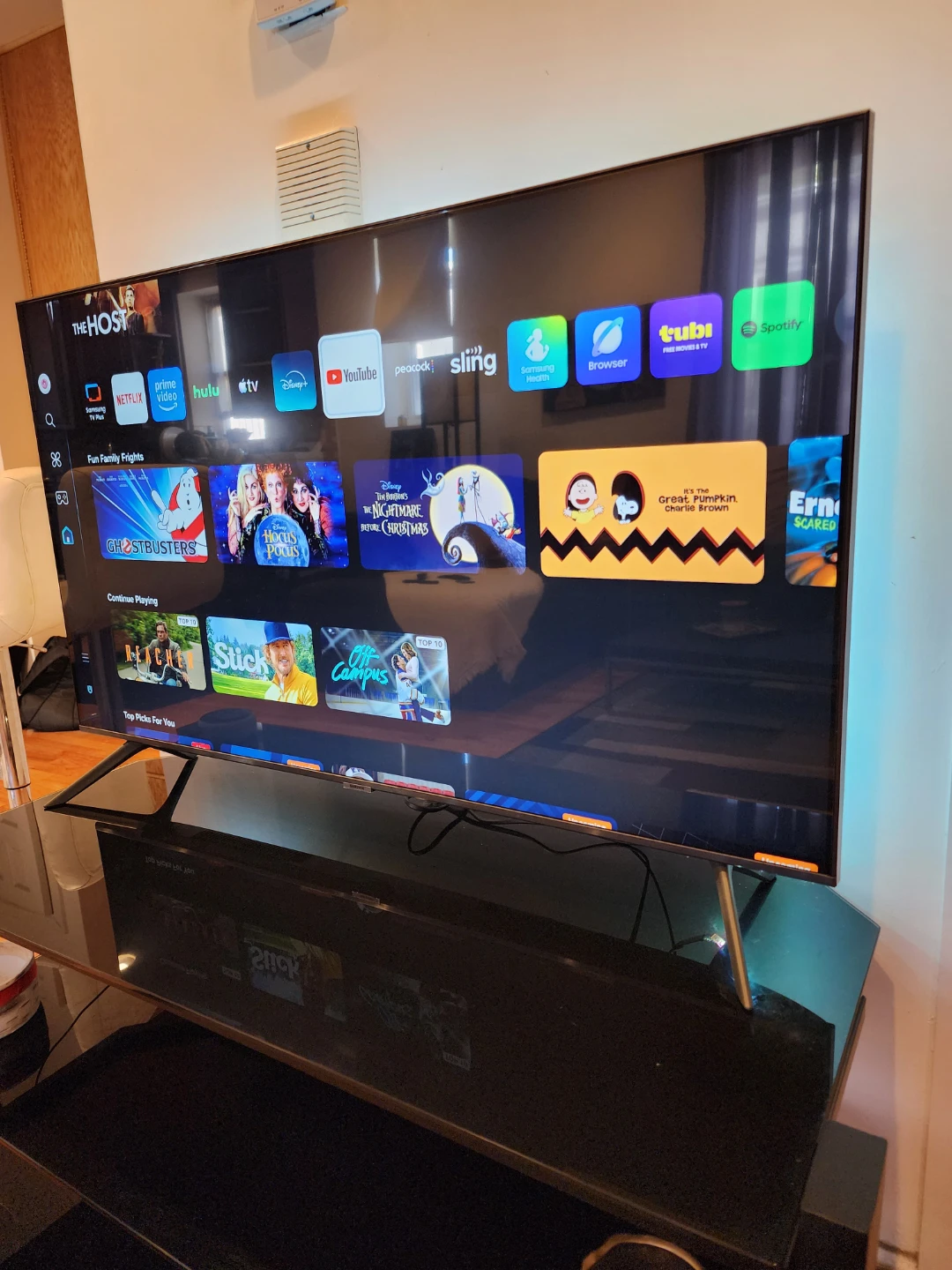 Samsung 50" 4K Smart TV + Modern Glass TV Stand Bundle - photo 4