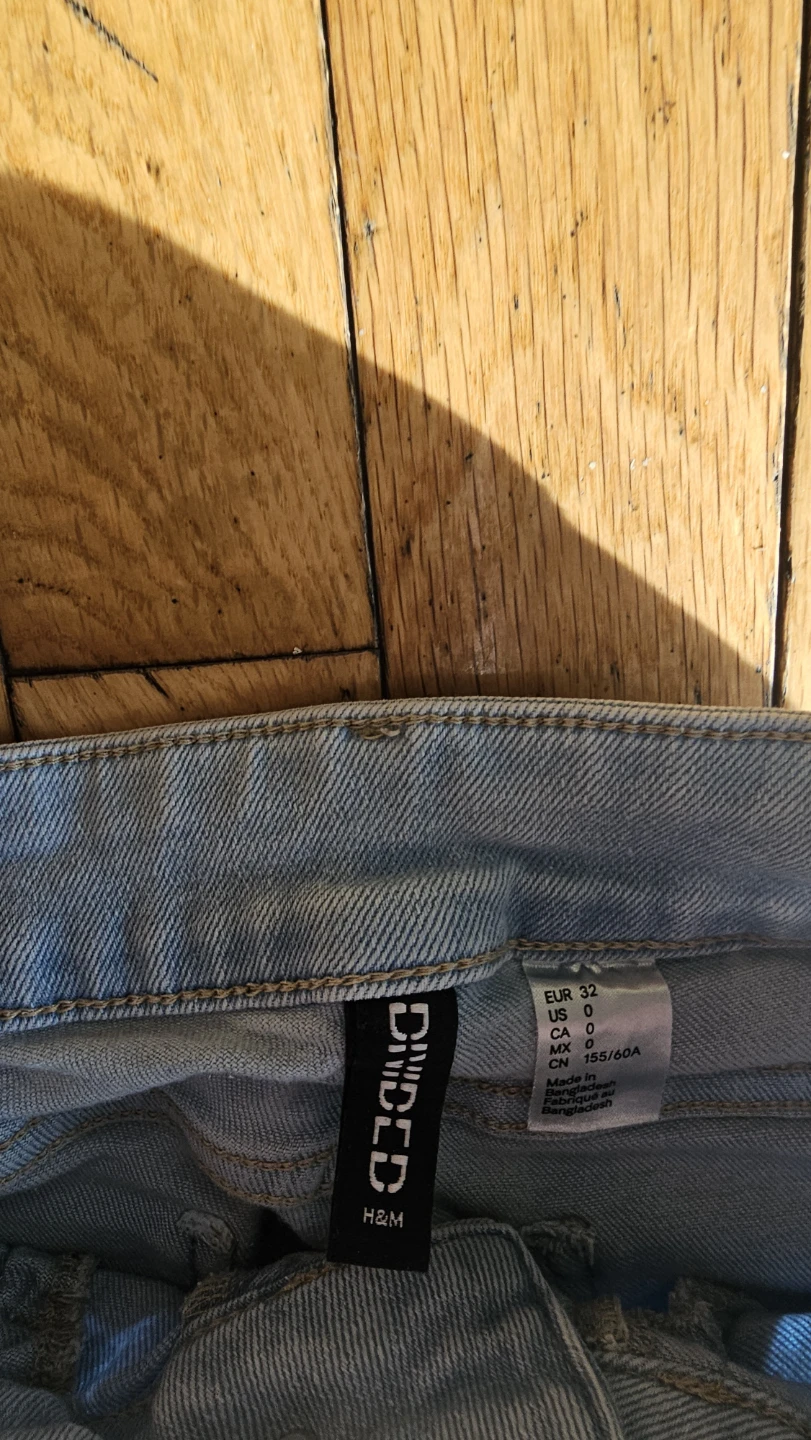 H&M Divided Light Wash Flare Jeans Size 0 - photo 3