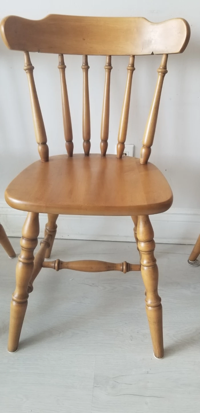 Set of 4 Solid Wood Spindle Back Chairs - photo 2