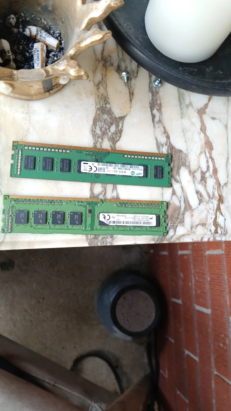 Two Samsung 4GB DDR3 RAM sticks