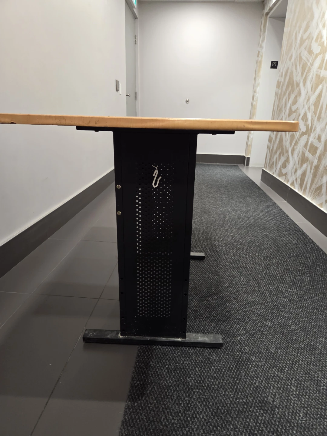 Wooden computer desk with black metal legs - photo 4