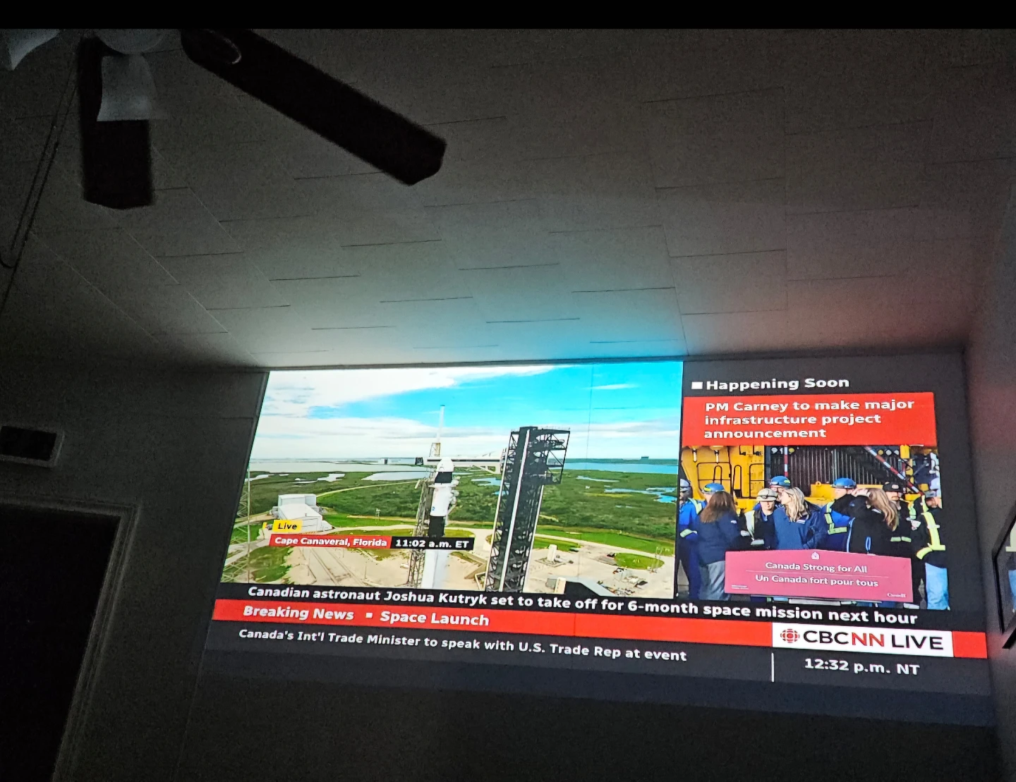 Hitachi CP-X2514WN 3LCD Projector - photo 2