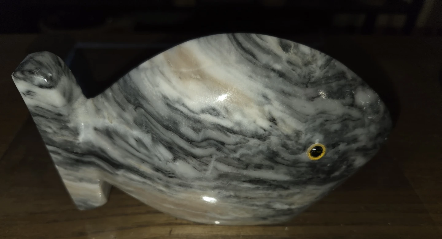 Vintage carved Stone Fish Decorative zebra agate Figurine