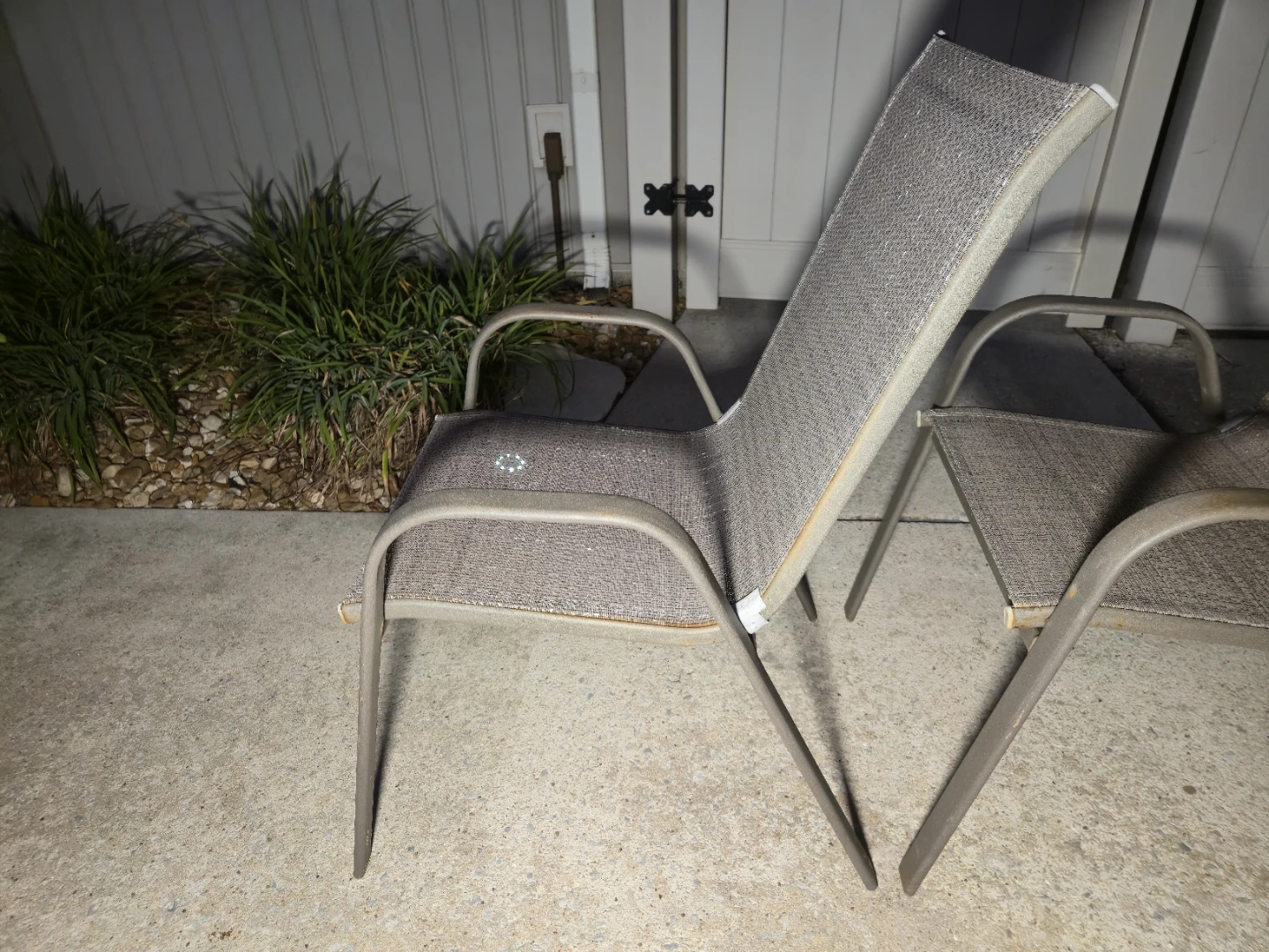 Outdoor Patio Sling Chairs – Metal Frame – Great Condition - photo 3