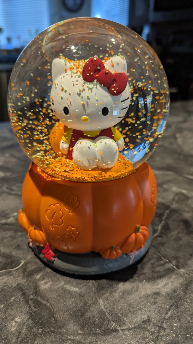 Hello Kitty musical Autumn Pumpkin Water Globe