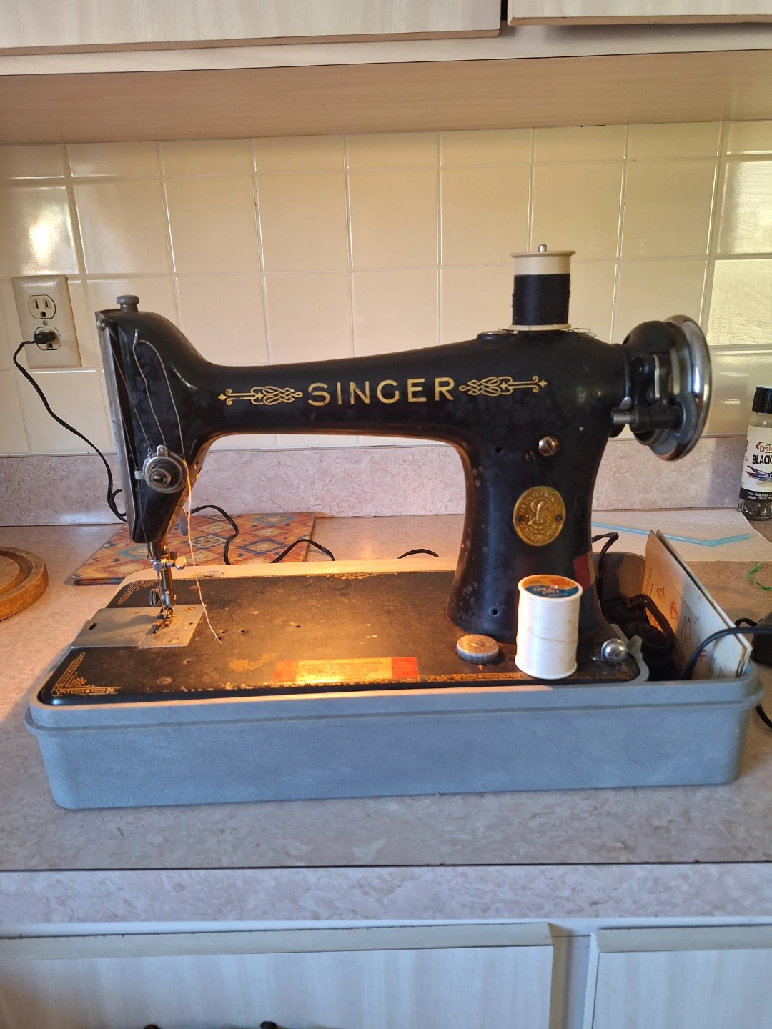 Singer Sewing Machine with Case - photo 2