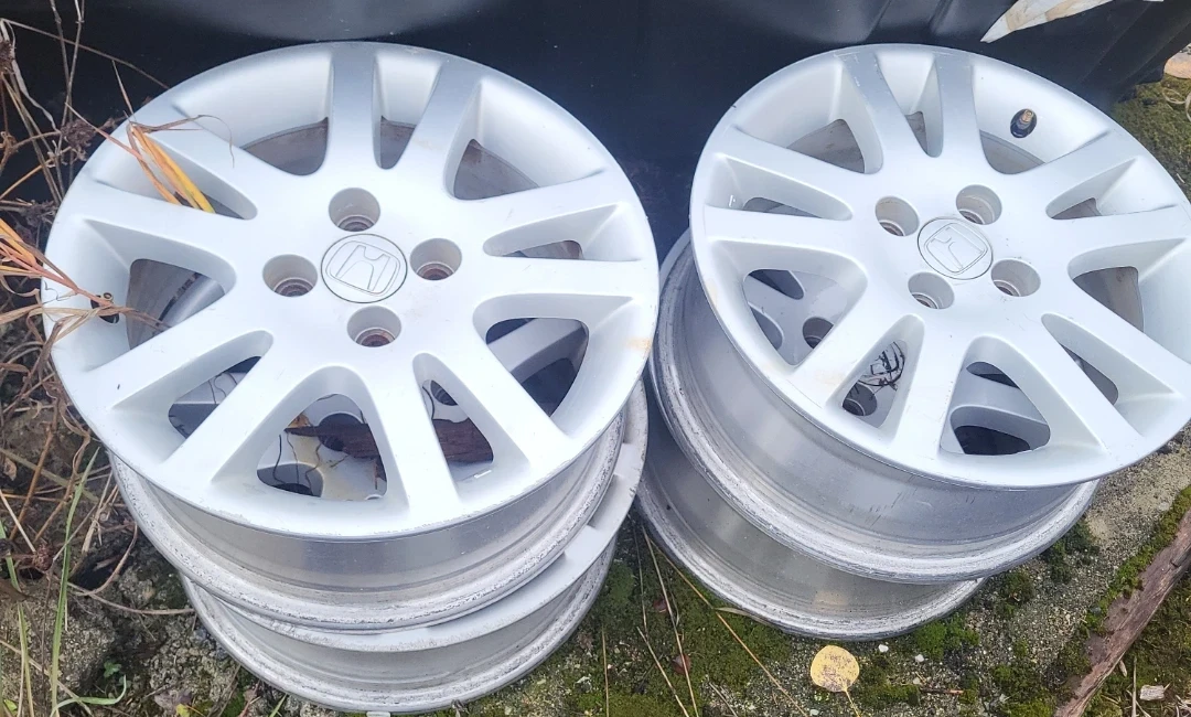 Set of 4 Honda Alloy Wheels