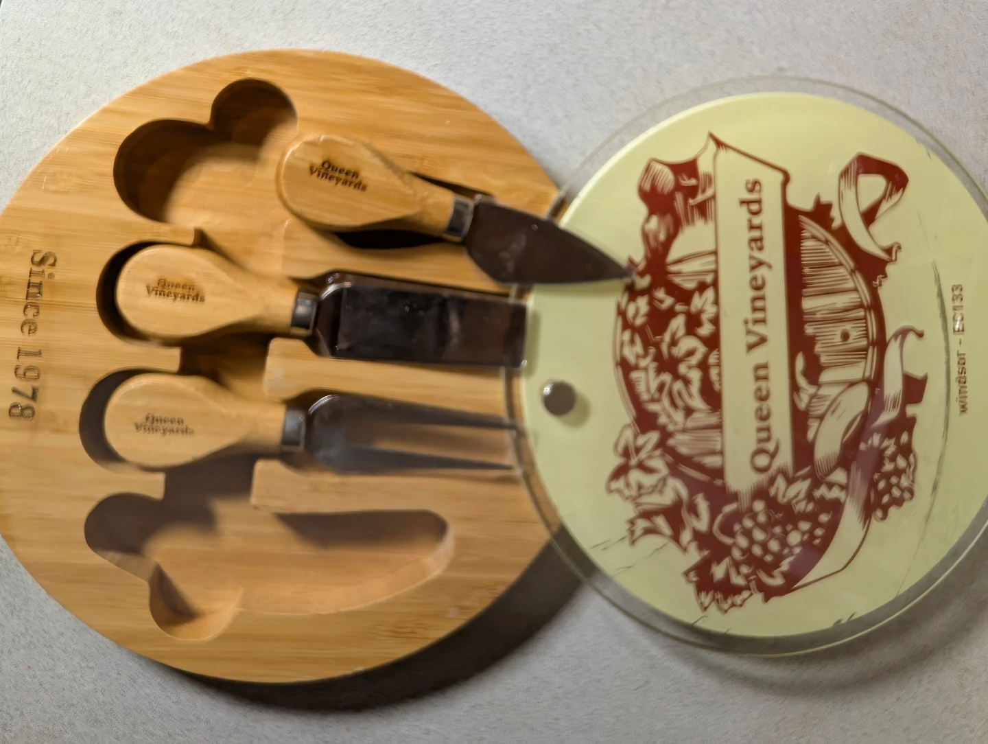 Queen Vineyards Cheese Board Set - photo 3