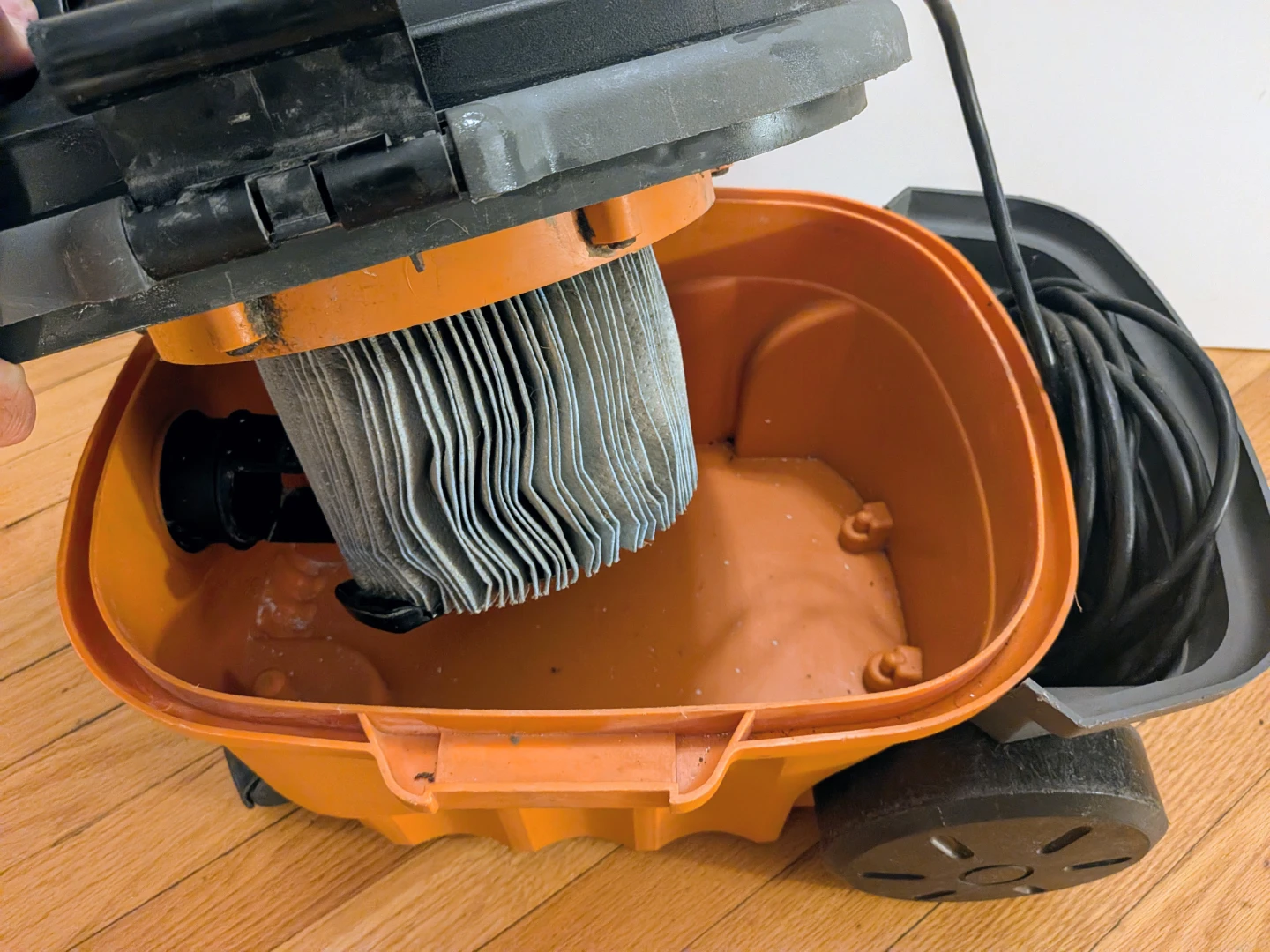 RIDGID 4-Gal 5.0 HP Portable Shop Vac - photo 4