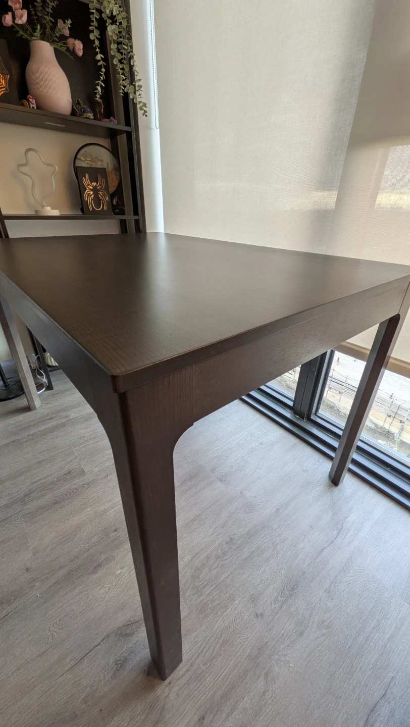 Dark Wood Extendable Dining Table + 4 chairs