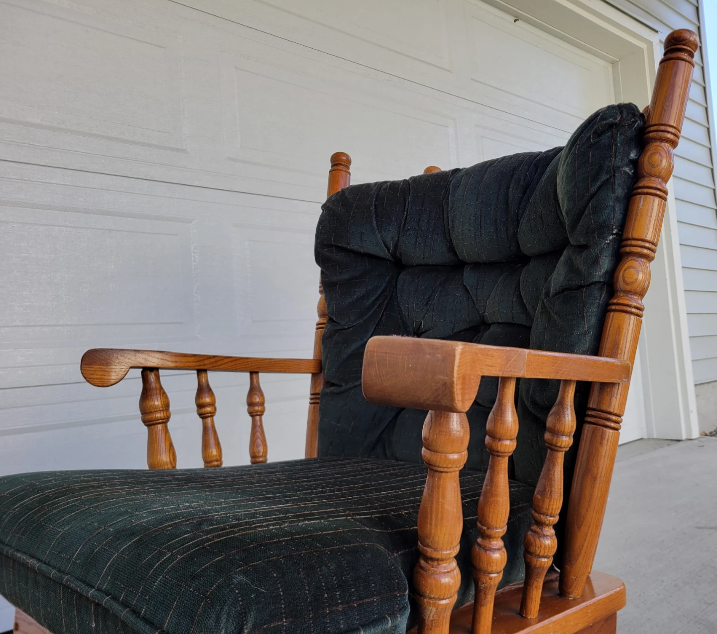Beautiful Vintage Solid Oak Wooden Platform Glider Rocker Chair. - photo 5