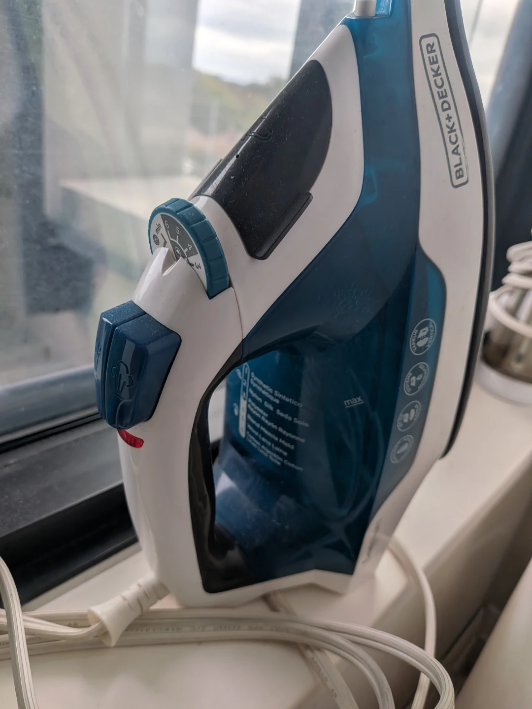 Move out sale: Black+Decker Evensteam Iron