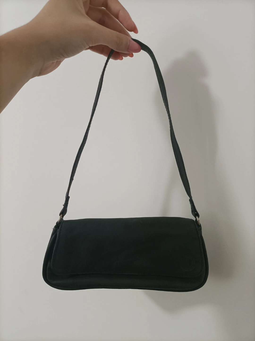 Black shoulder bag