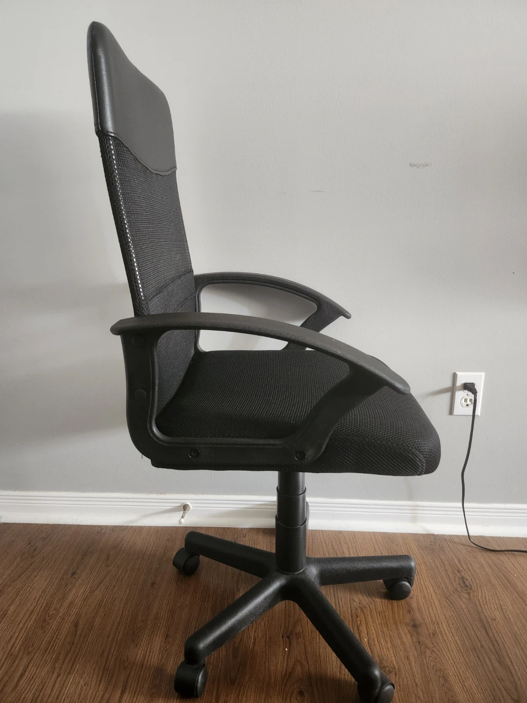 Black mesh office chair - photo 2