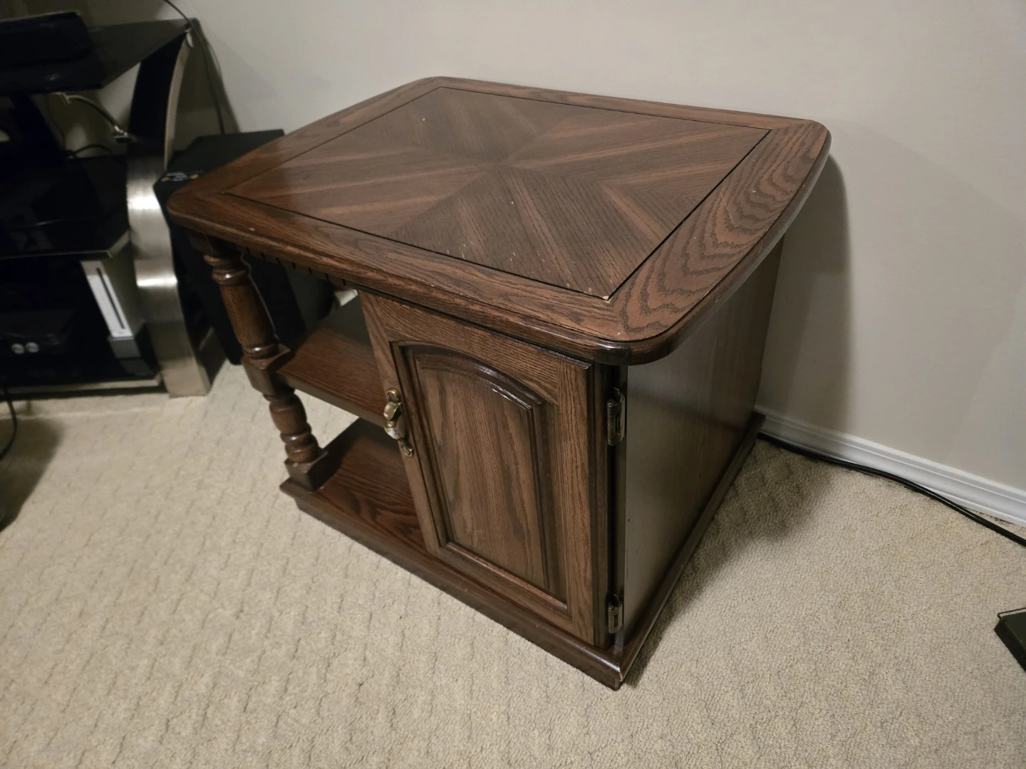 Traditional wooden nightstand / end table - photo 4