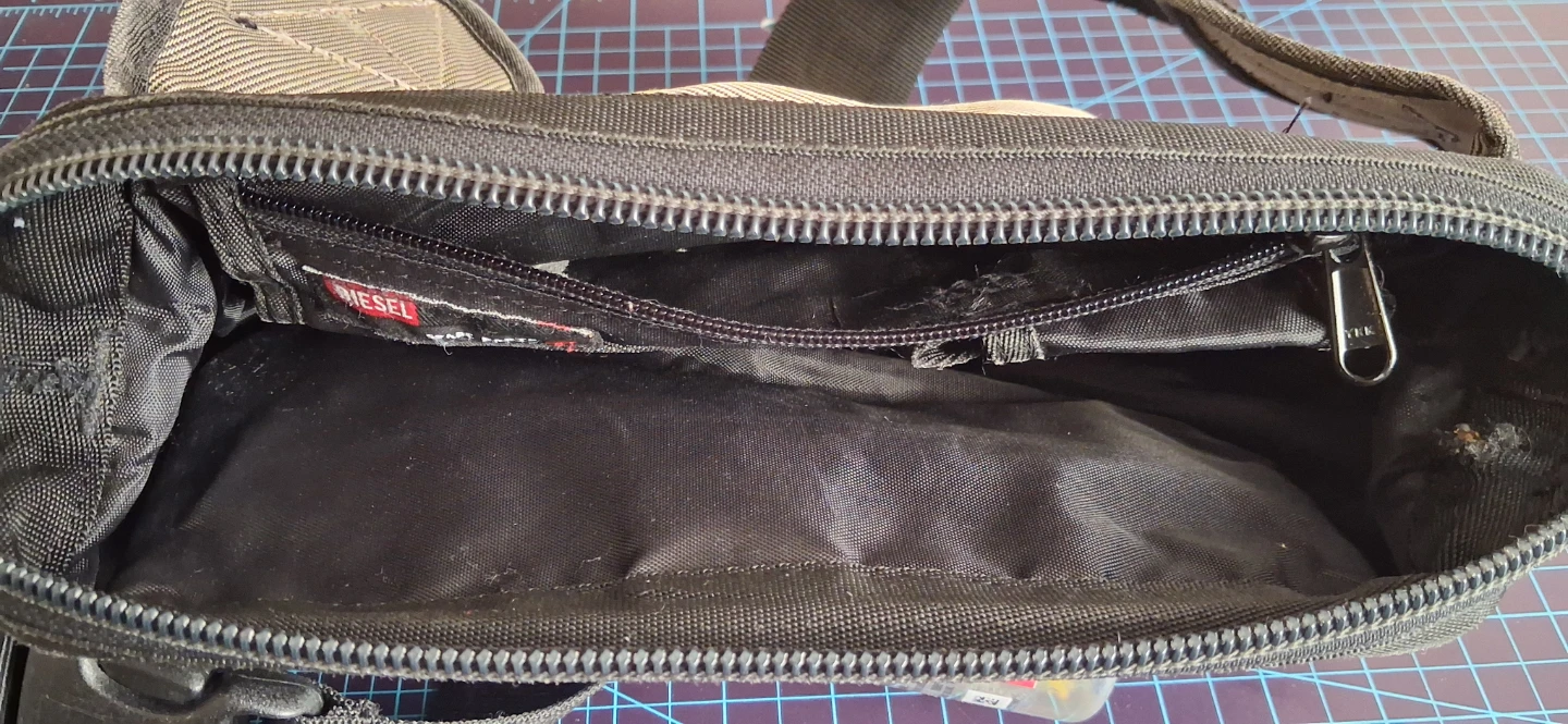 Vintage Diesel sling bag/fanny pack - photo 4
