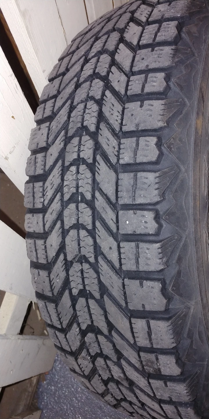 185/60/15 Winter tires on rims - photo 2
