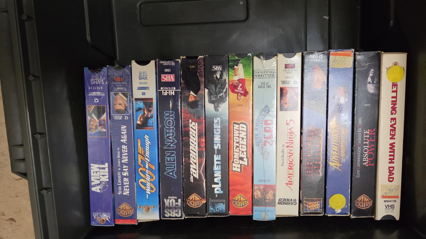Lot of 26 Assorted Action and Drama VHS Tapes - photo 2