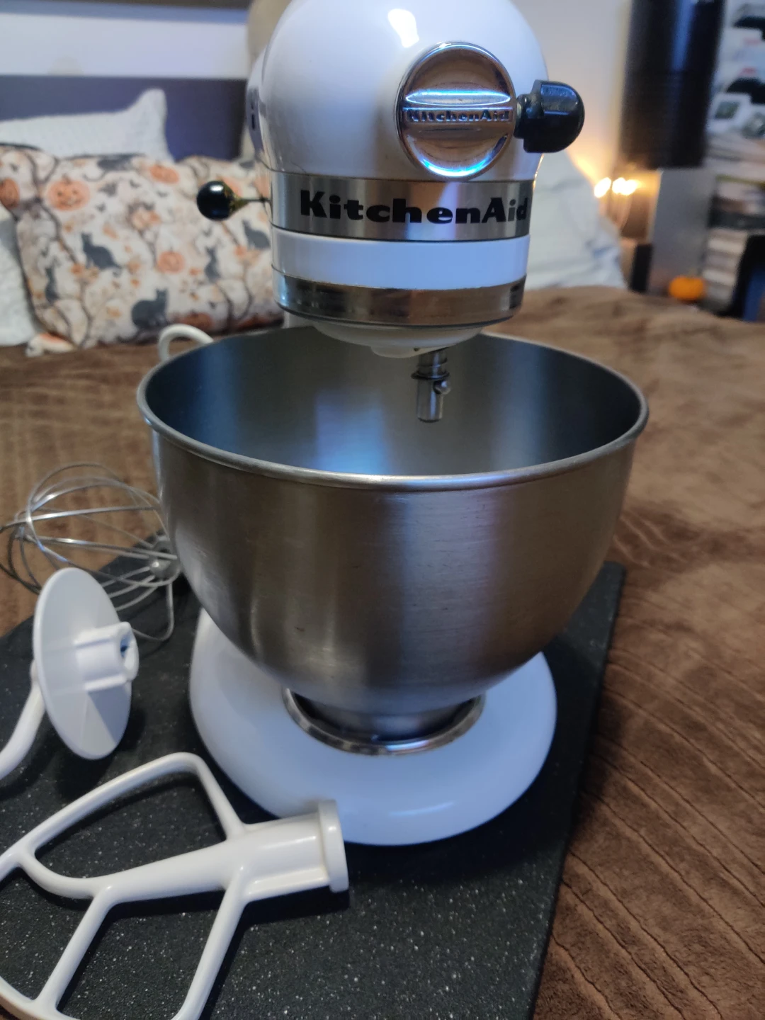 Classic KitchenAid White Stand Mixer - photo 2