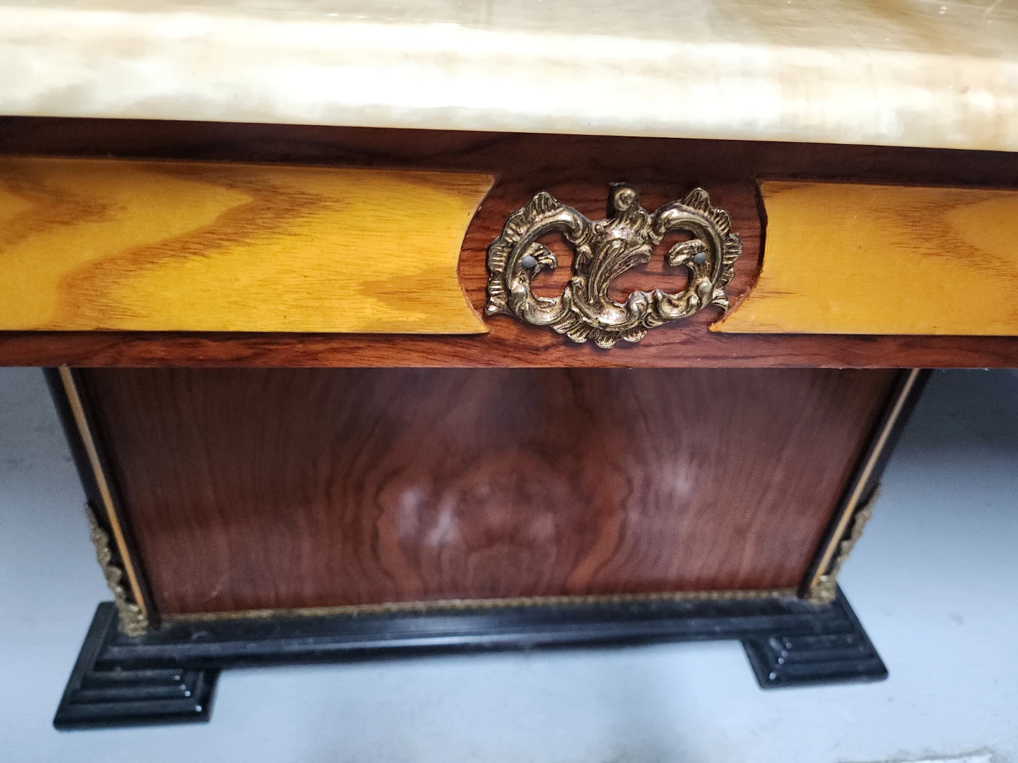 Vintage Honey Marble Coffee Table with Inlay Wood Pedestal - photo 3
