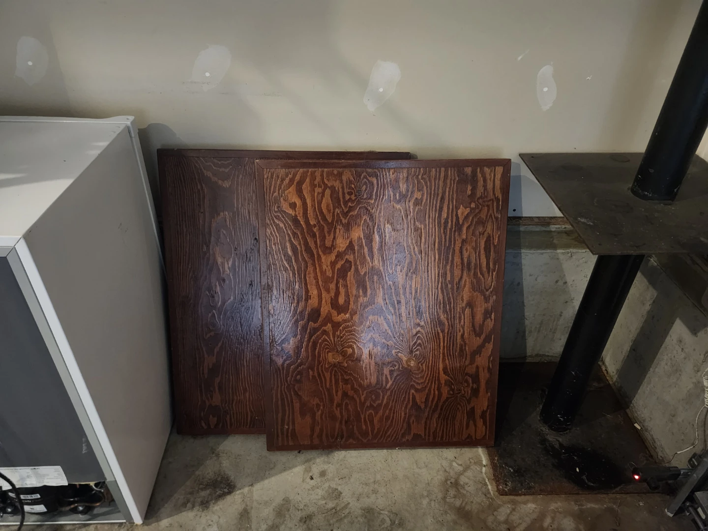 Resturant style tables with stand