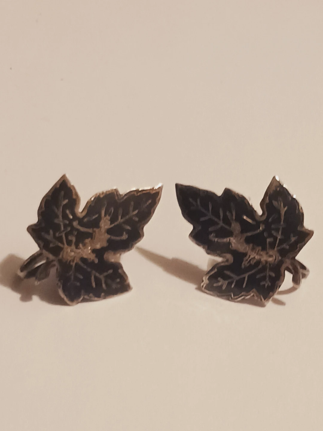 Beautiful Vintage Sterling Silver Leaf Screw-Back Earrings - photo 2