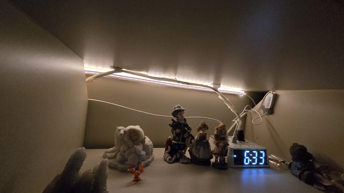 Under cabinet light - photo 5