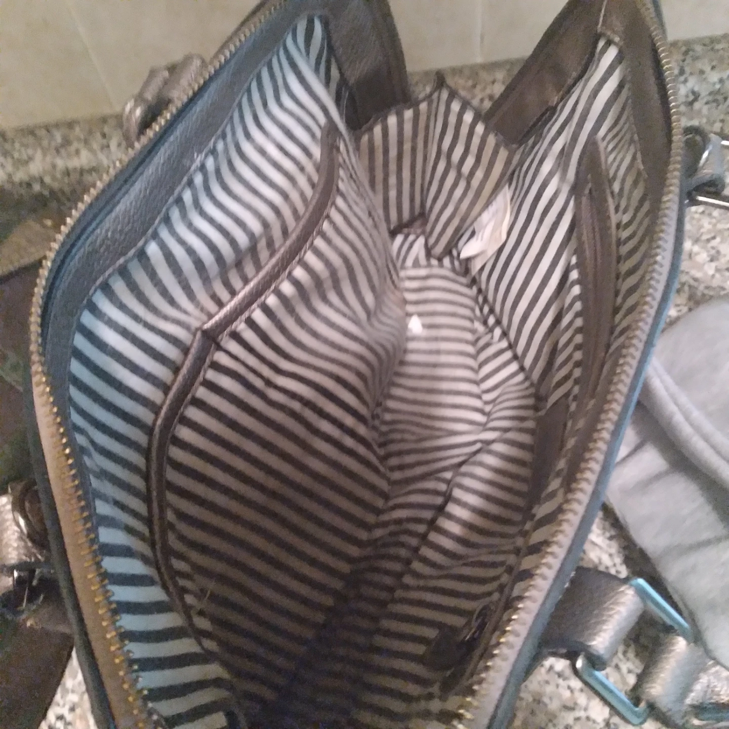Lily & Ivy Metallic Handbag - photo 4