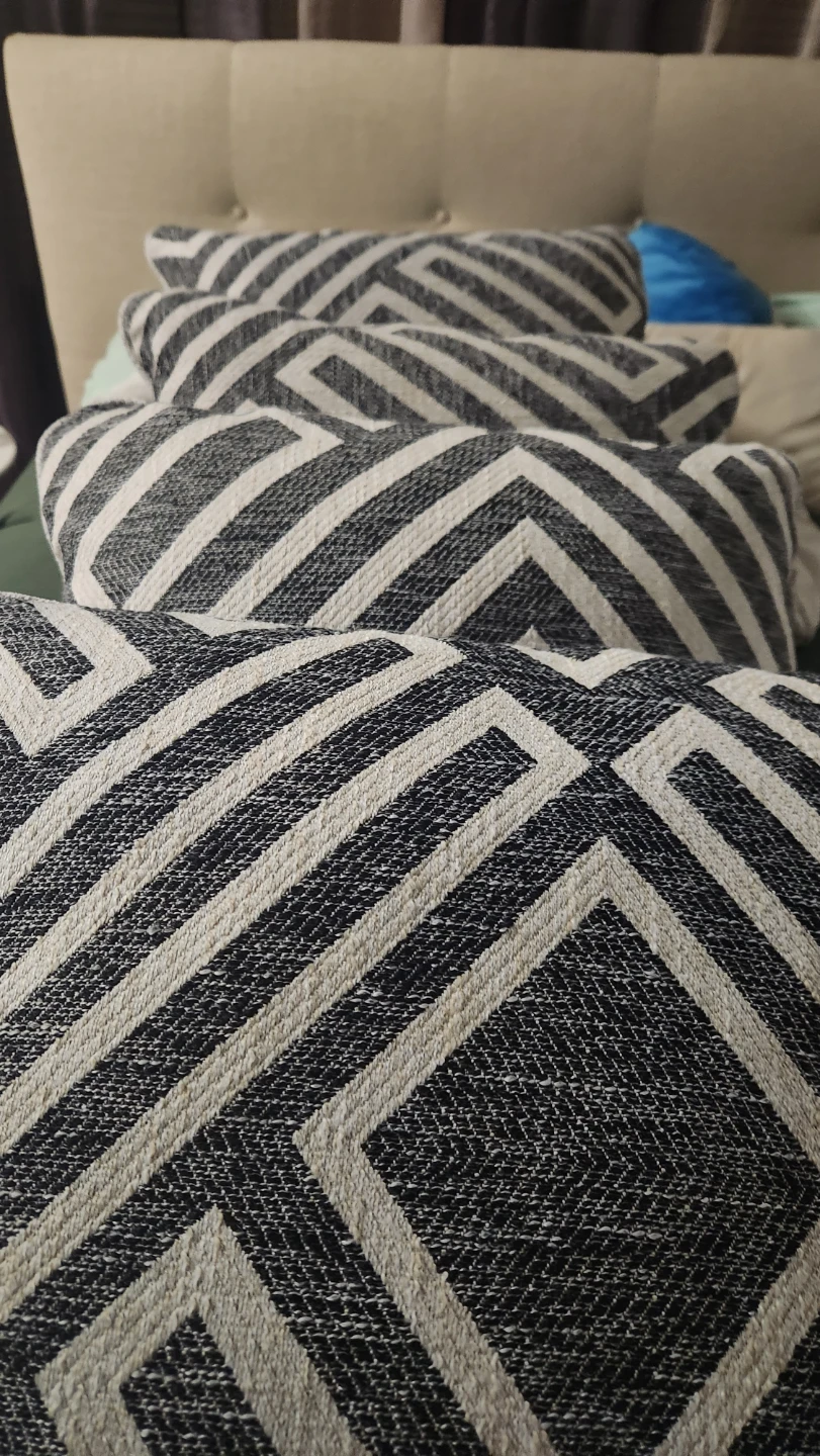 Set of 2 Geometric Pattern Throw Pillows - photo 2