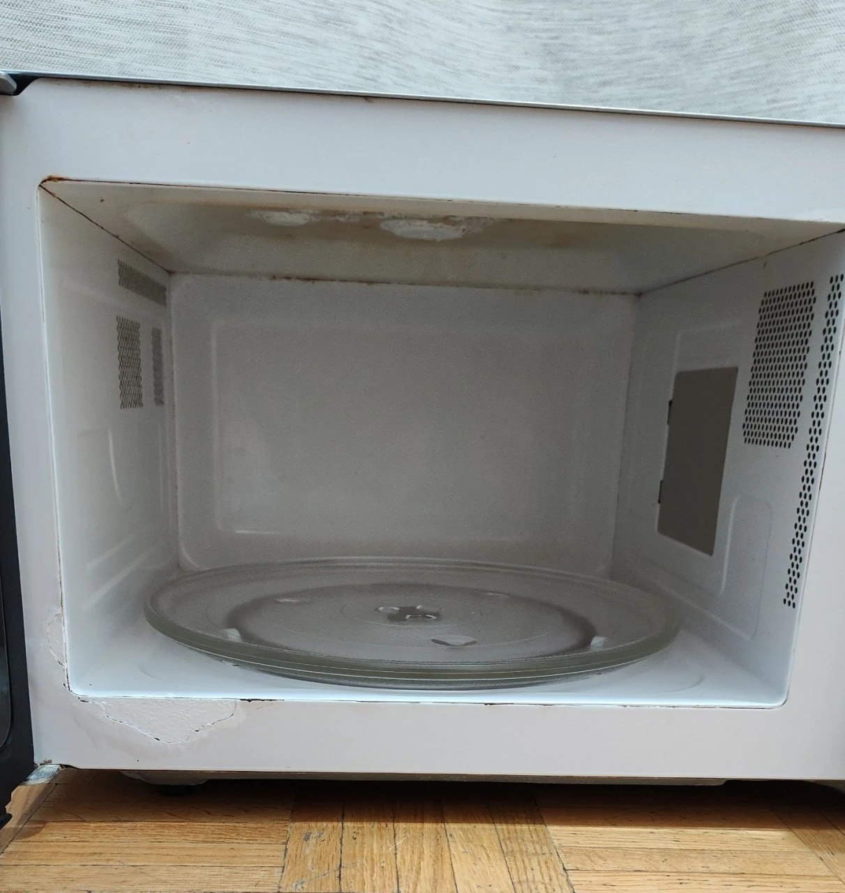 Mabe Stainless Steel Microwave 1000W Light Bulb Needs Replace - photo 3
