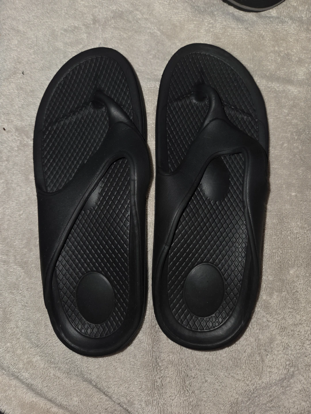 Standard Foamy Flip Flops in a Ladies 39/8½