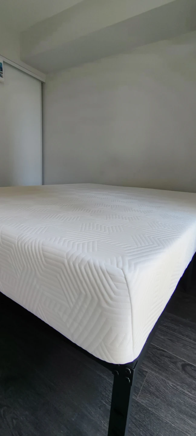 Queen Size Mattress – Good Condition - photo 3