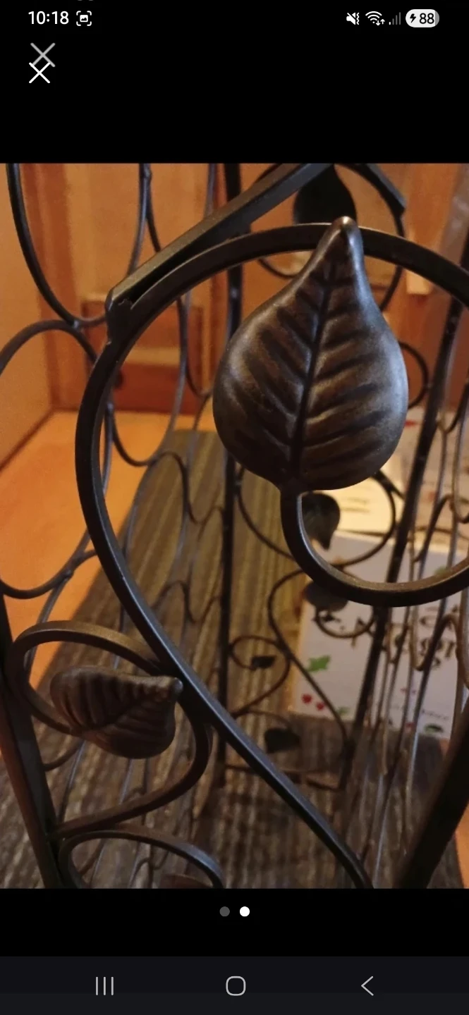 Metal wine rack with decorative leaf details - photo 2