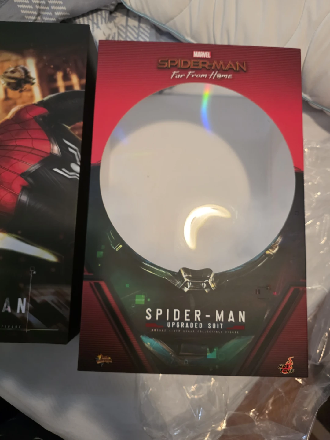 Hot Toys Spider-Man Upgraded Suit 1/6 Scale Figure - photo 3
