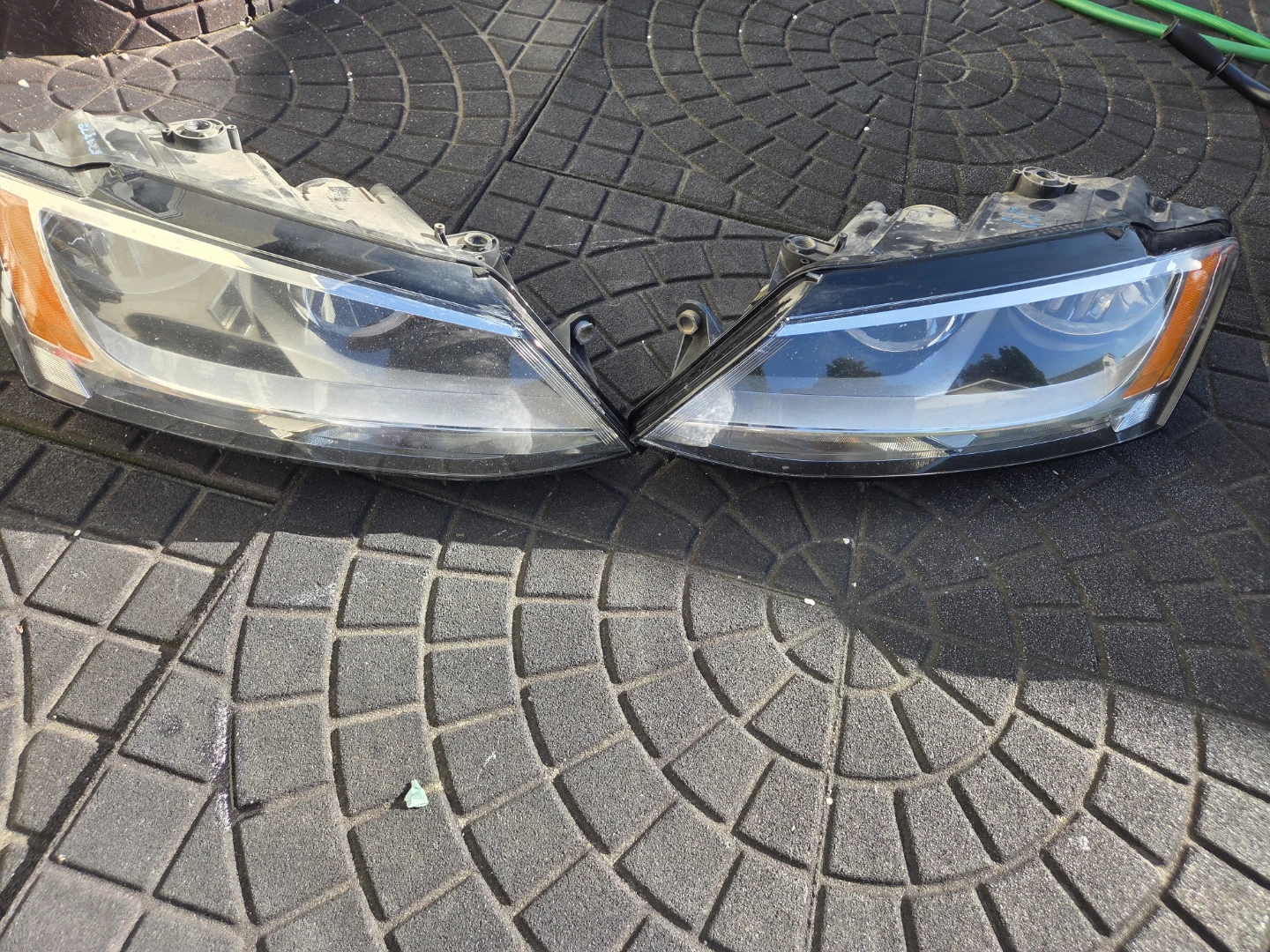 Volkswagen Jetta Headlight Assemblies 2014