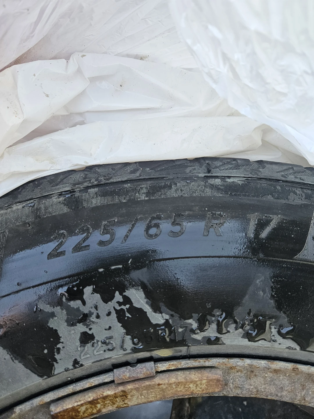 Michelin X-Ice Snow SUV Tire 225/65R17