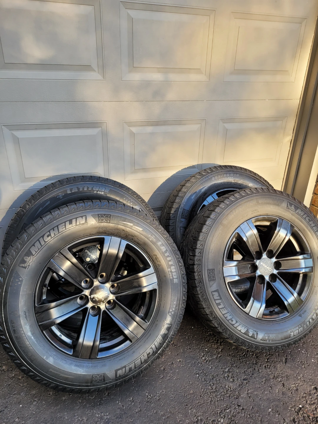 Winter tires mounted on black RWC rims 265/65R18 - photo 2