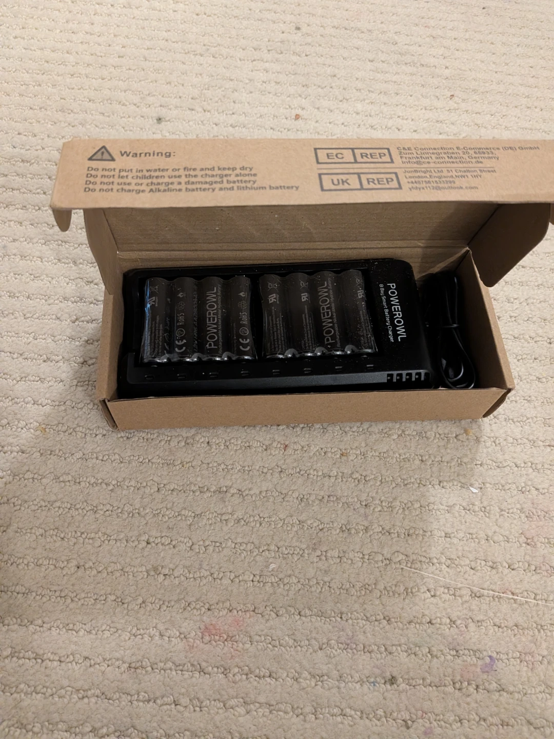 POWEROWL 8-Bay Smart Battery Charger ZN825E
