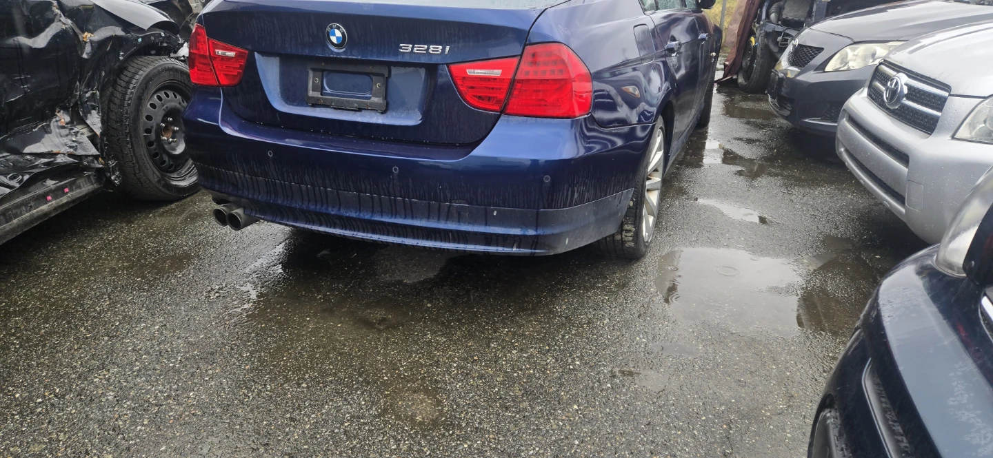 Blue BMW 328i sedan - photo 2
