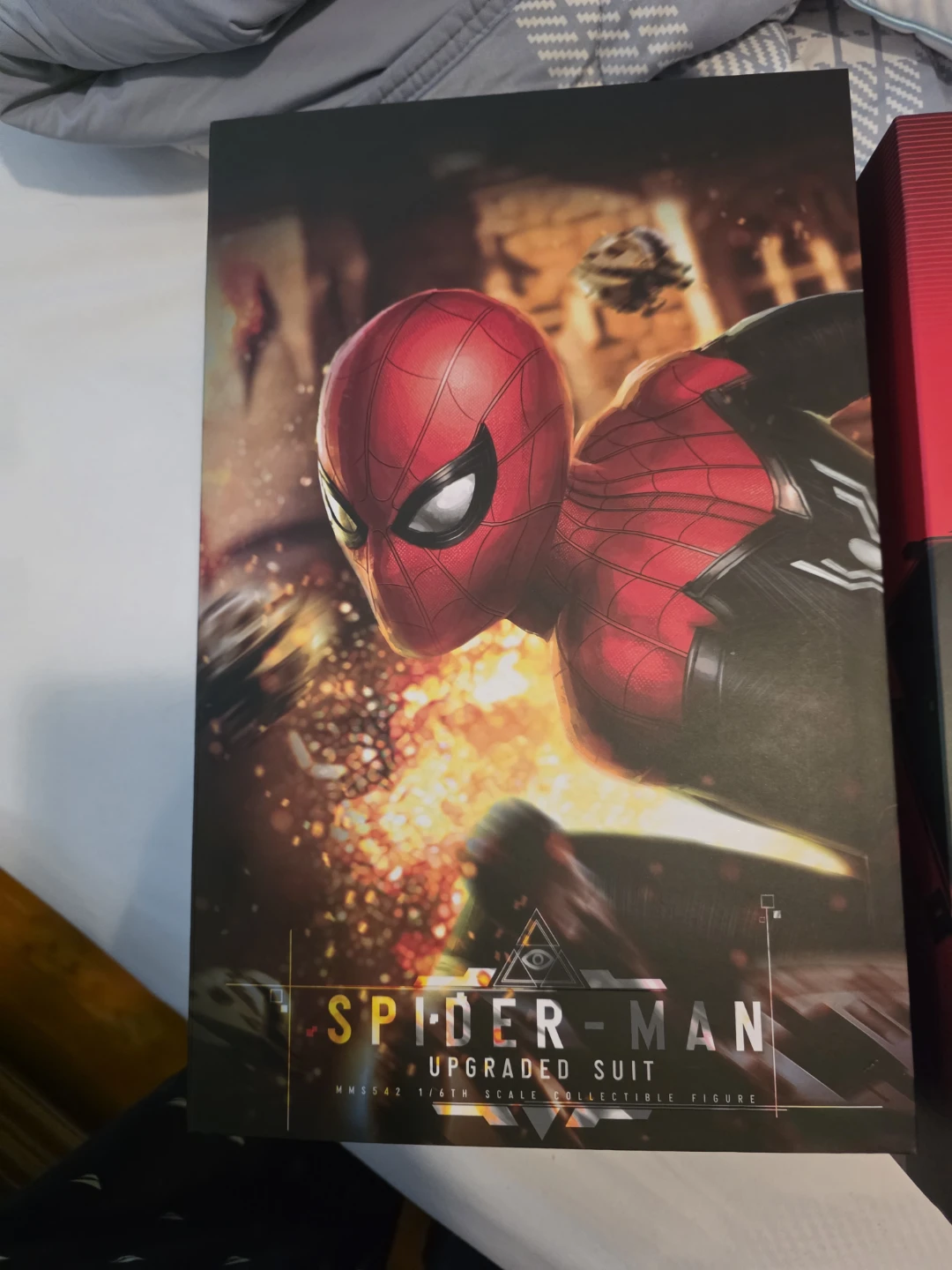 Hot Toys Spider-Man Upgraded Suit 1/6 Scale Figure - photo 2