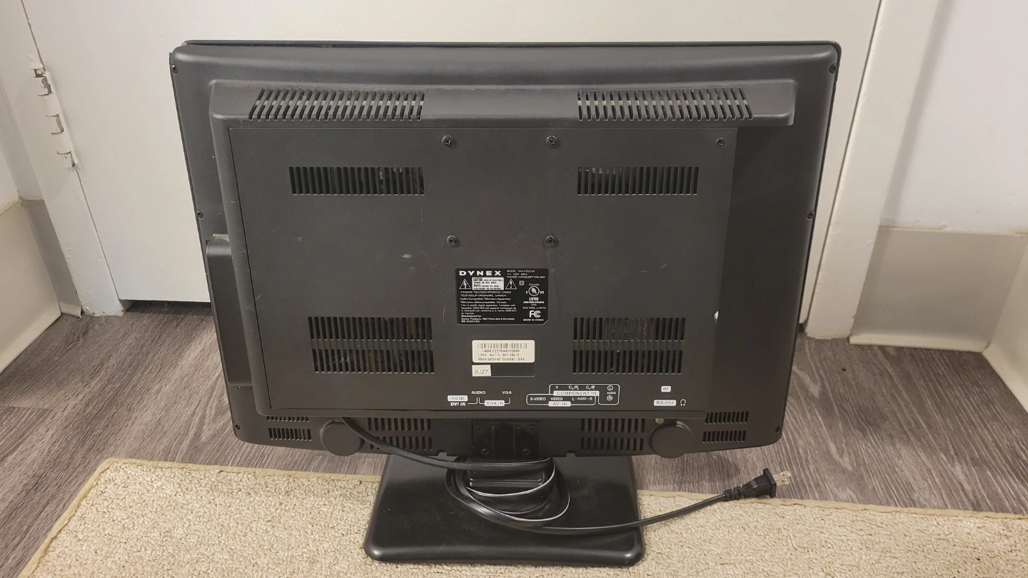 Dynex 22-inch LCD Television - photo 2