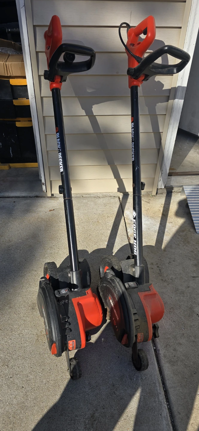 2 Black & Decker Edge Hog Landscape Edgers