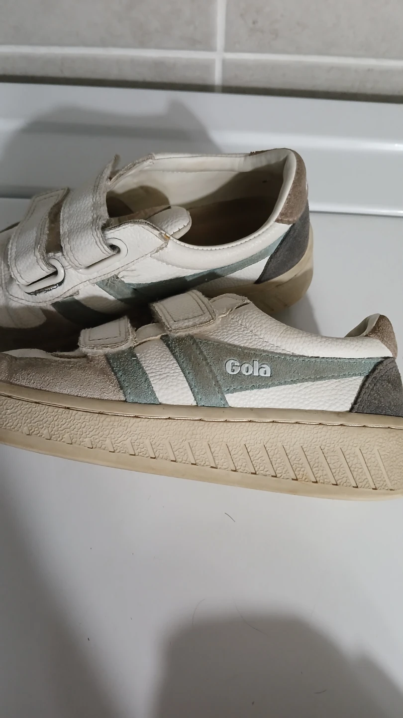 3 pairs of girl's sneakers for  $5.00 - photo 2