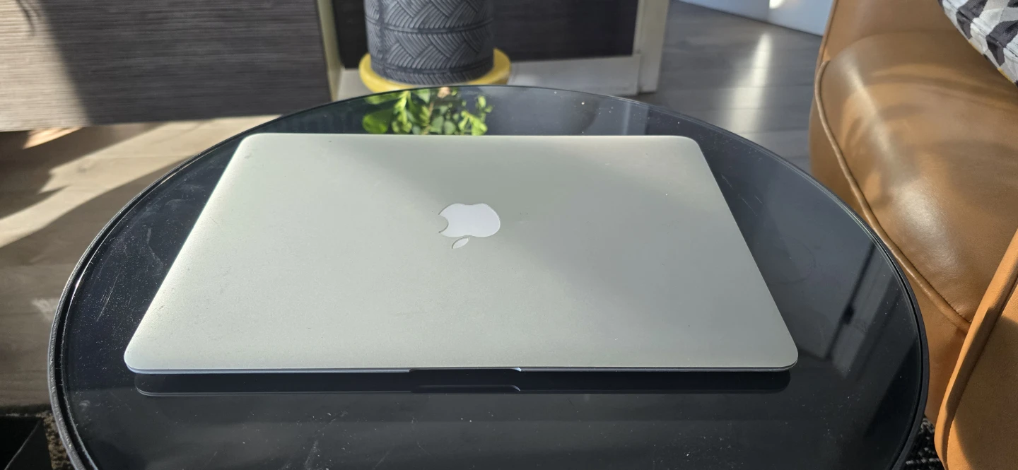 Apple MacBook Air 13-inch Mid 2013 - photo 2