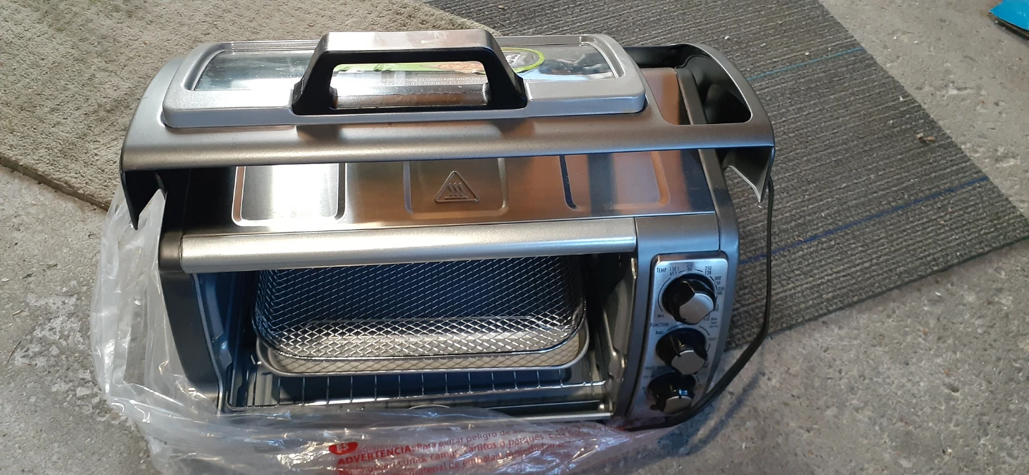 Hamilton Beach Easy Reach Sure-Crisp Air Fry Toaster Oven - photo 4